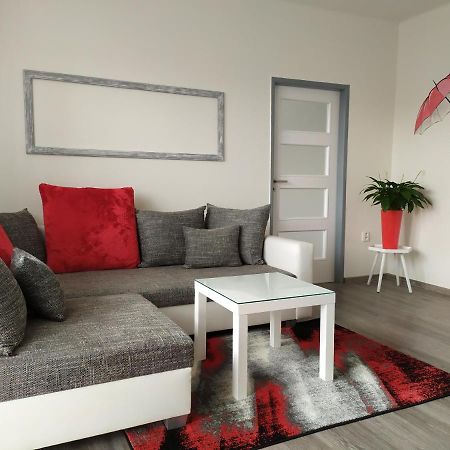 Ferienwohnung Byt Puskinova Hradec Králové Exterior foto