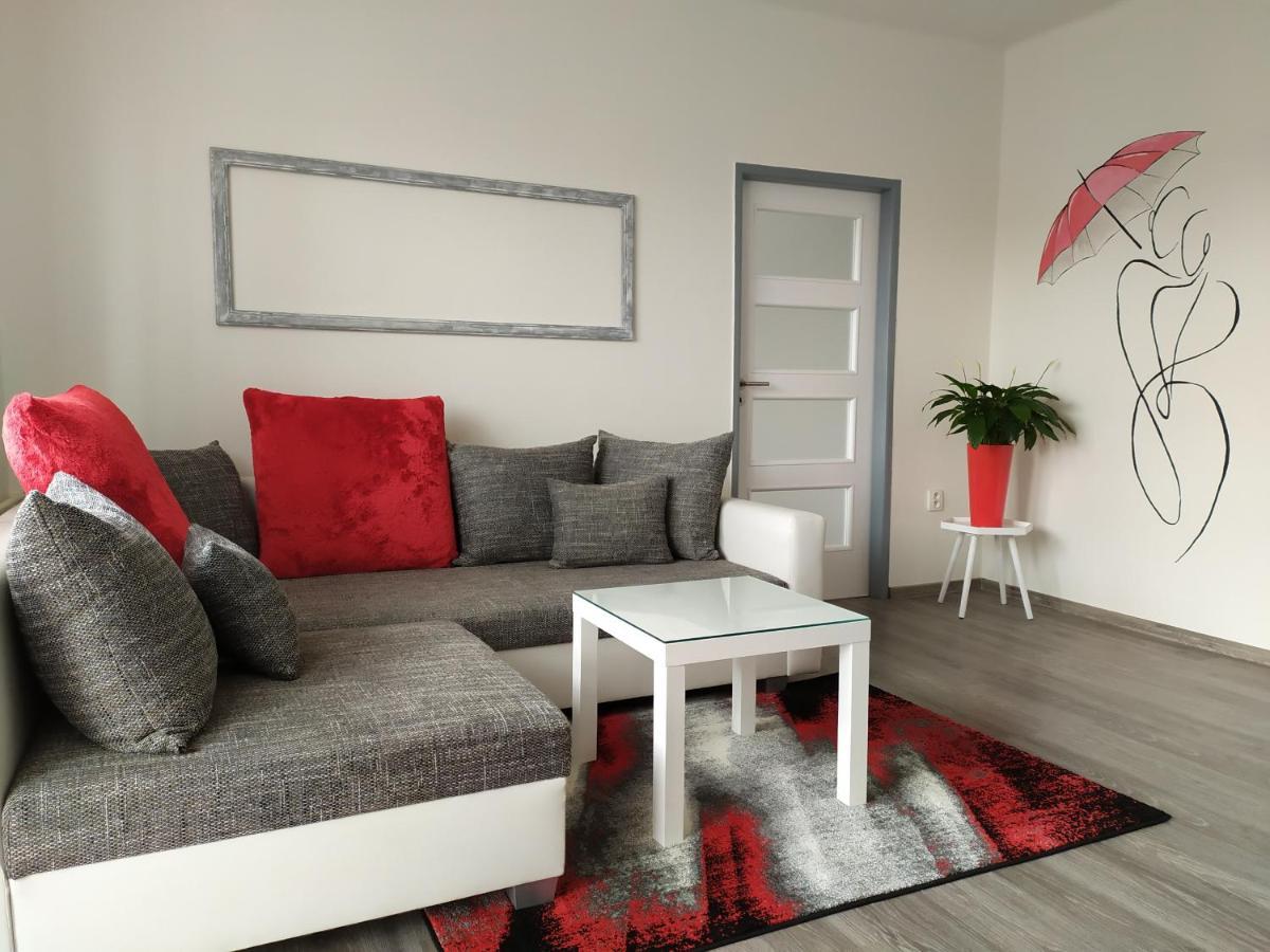 Ferienwohnung Byt Puskinova Hradec Králové Exterior foto