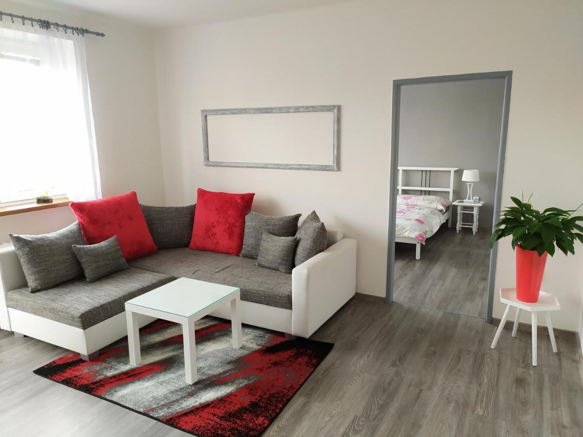 Ferienwohnung Byt Puskinova Hradec Králové Exterior foto