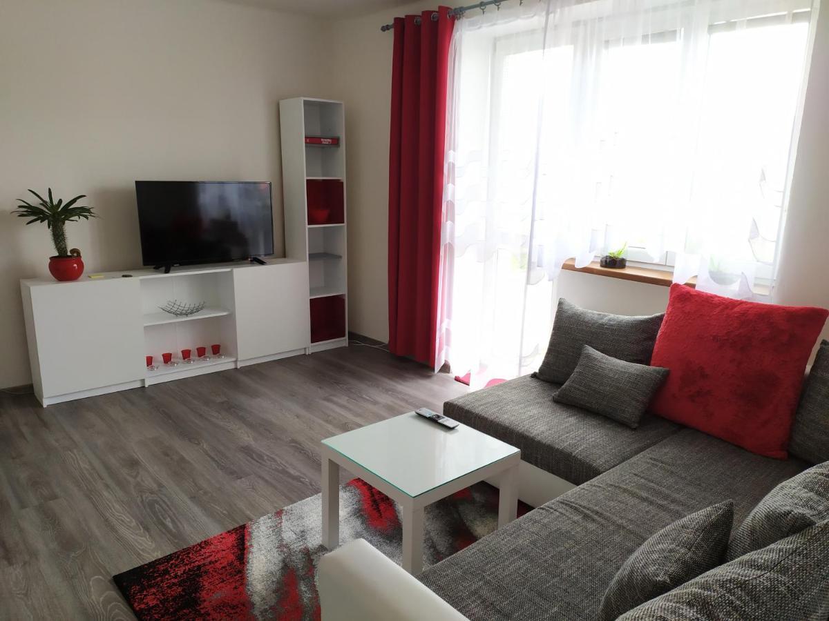 Ferienwohnung Byt Puskinova Hradec Králové Exterior foto